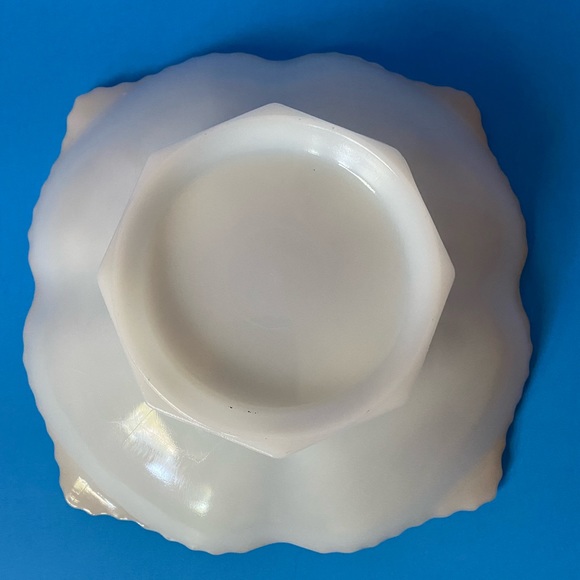 Vintage Milk Glass Anchor Hocking Pedestal Bowl - Picture 7 of 8